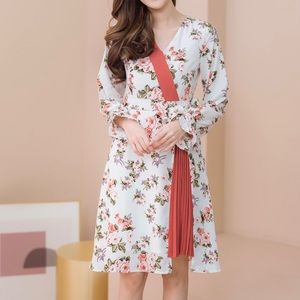 NWT coral dress size small, floral long sleeves dress